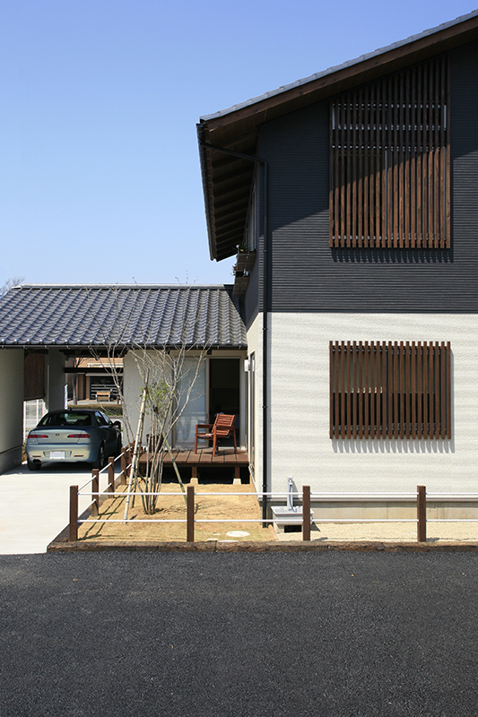 雨楽な家･Ga 千葉モデルハウス ウッドデッキとガレージ
