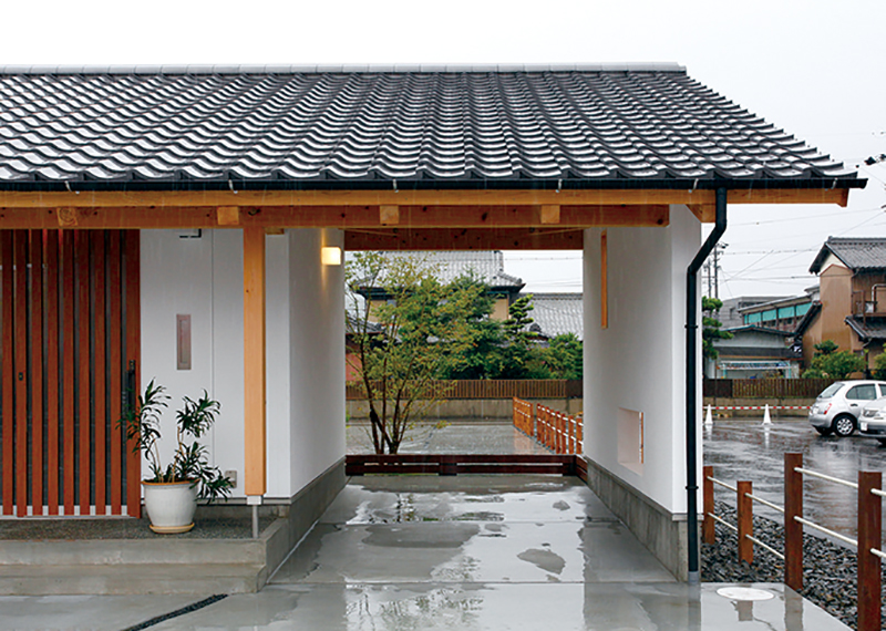 雨楽な家 瓦屋根と雨樋のイメージ